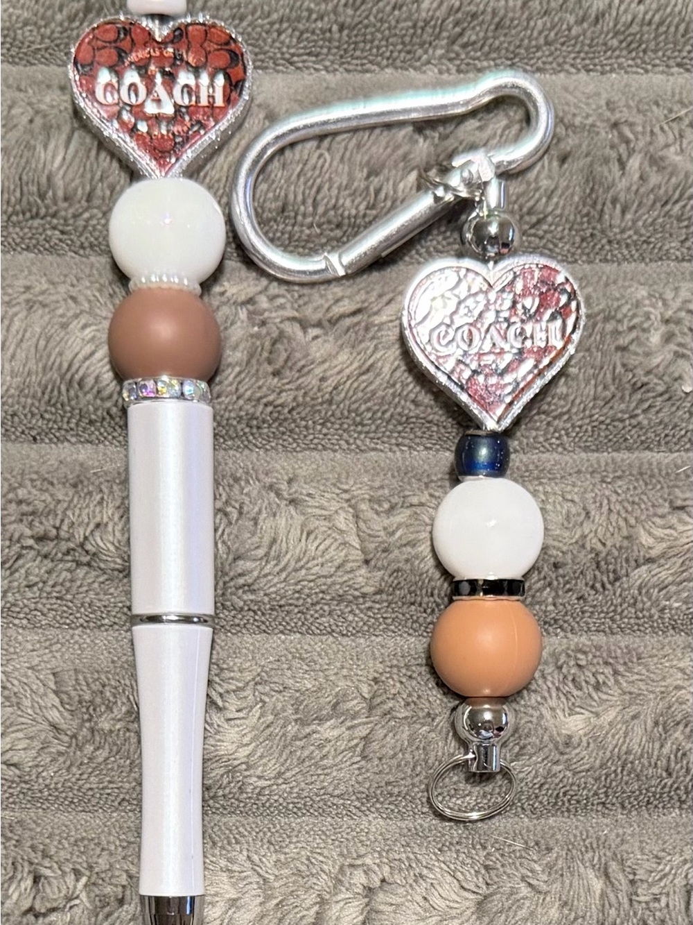COACH White and Tan Beaded Heart Charm Keychain and Pen Set